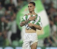 只去贝蒂斯！队友：安东尼拒绝其他队高薪报价，有些东西钱买不到