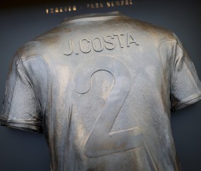 缅怀，葡萄牙足协为若塔和波尔图已故功勋若热-科斯塔立雕像