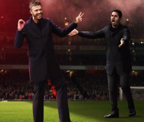 注册入口-今日趣图：过年不是一年一次吗？怎么曼联球迷可以一周一次🥹